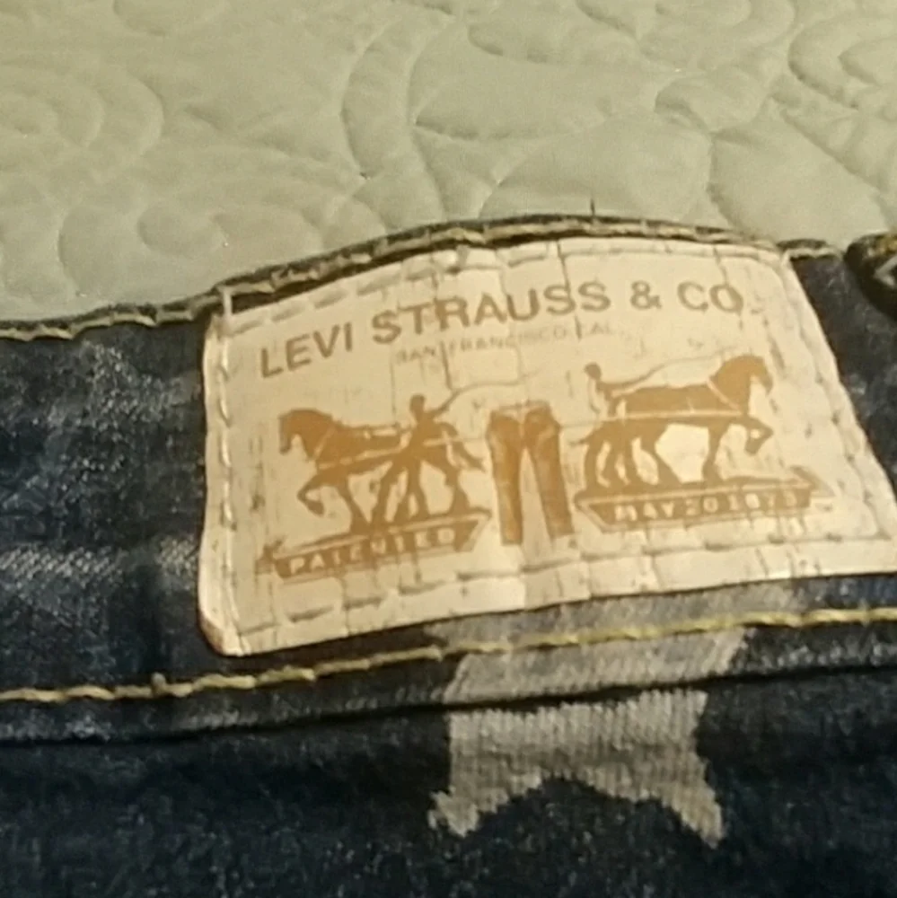Levi's Shorty Shorts - Picture 4 of 4
